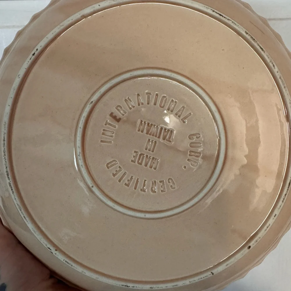Vintage International China Apple Pie Covered Baker Dish Made In Taiwan Ceramic